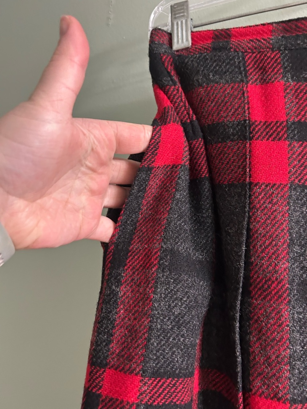 Beautiful vintage 100% wool plaid pleated skirt red and black made in USA - Picture 7 of 7